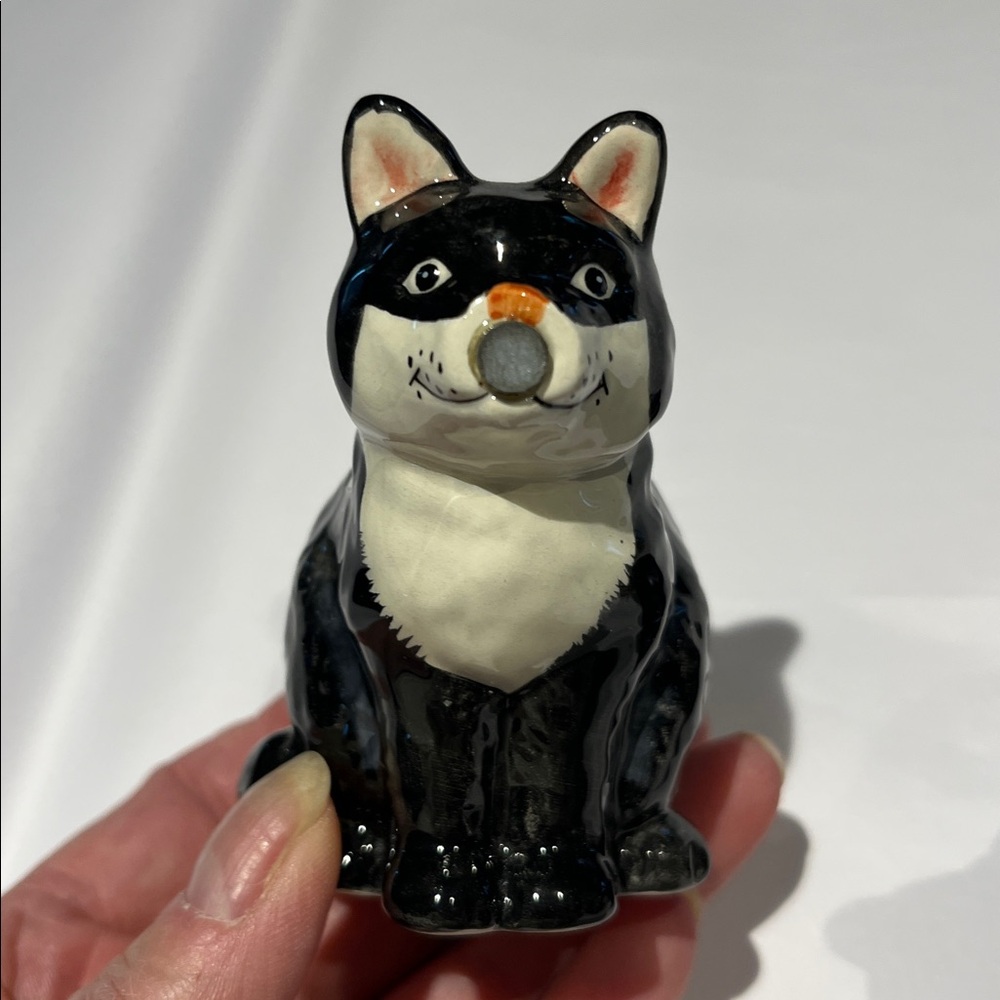 EUC Vintage Pair of Black Cat Magnetic salt and pepper shakers - Picture 4 of 16
